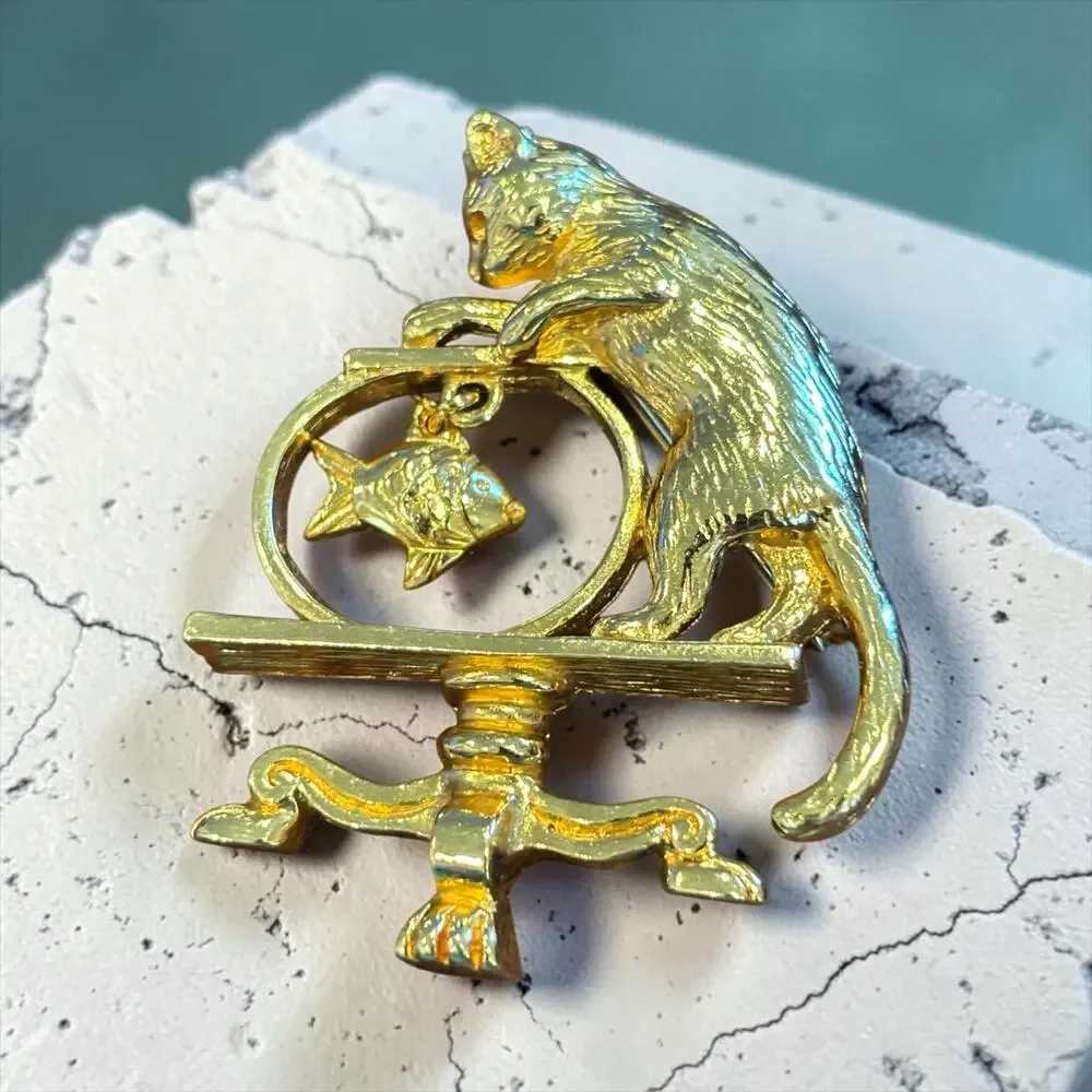 Whimsical Avon Cat & Dangling Fish Brooch Gold Tone Vintage Kitty Fishbowl Pin